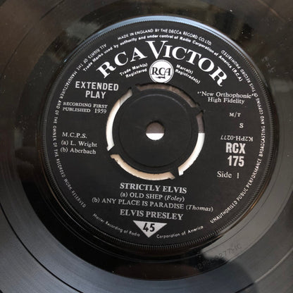 Elvis Presley : Strictly Elvis (7", EP, RP)