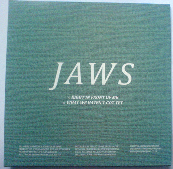 Jaws (8) : Right In Front Of Me (7", Single, Pur)