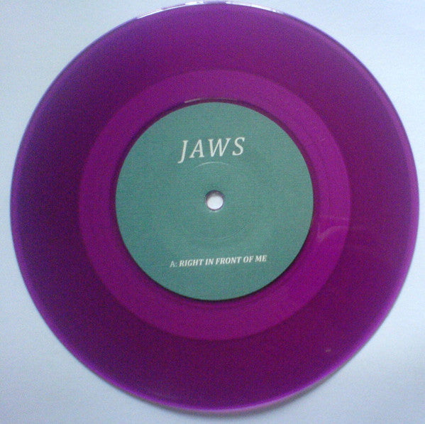 Jaws (8) : Right In Front Of Me (7", Single, Pur)